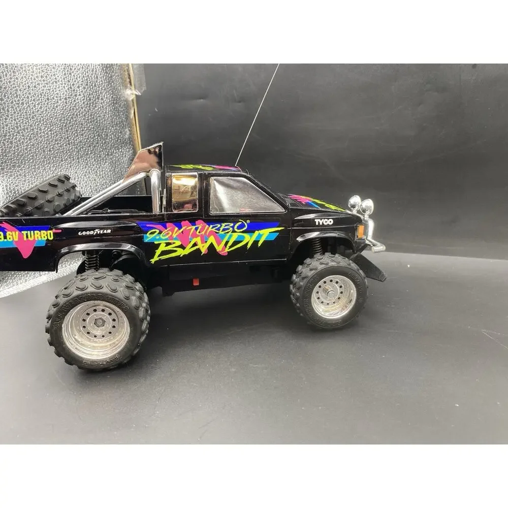 Vtg 90’s TYCO RC 9.6V Turbo Baja Bandit Truck / battery & 2 Chargers . Works !